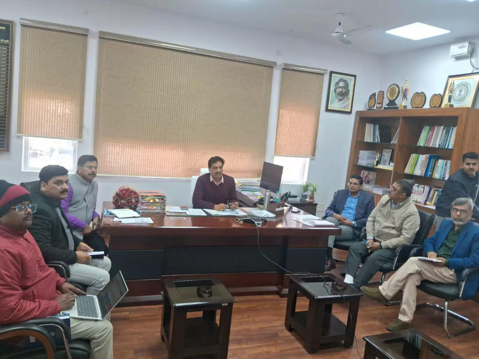 अपर मुख्य सचिव ने की स्वास्थ्य योजनाओं की समीक्षा, कम खर्च वाले जिलों को शोकॉज का निर्देश