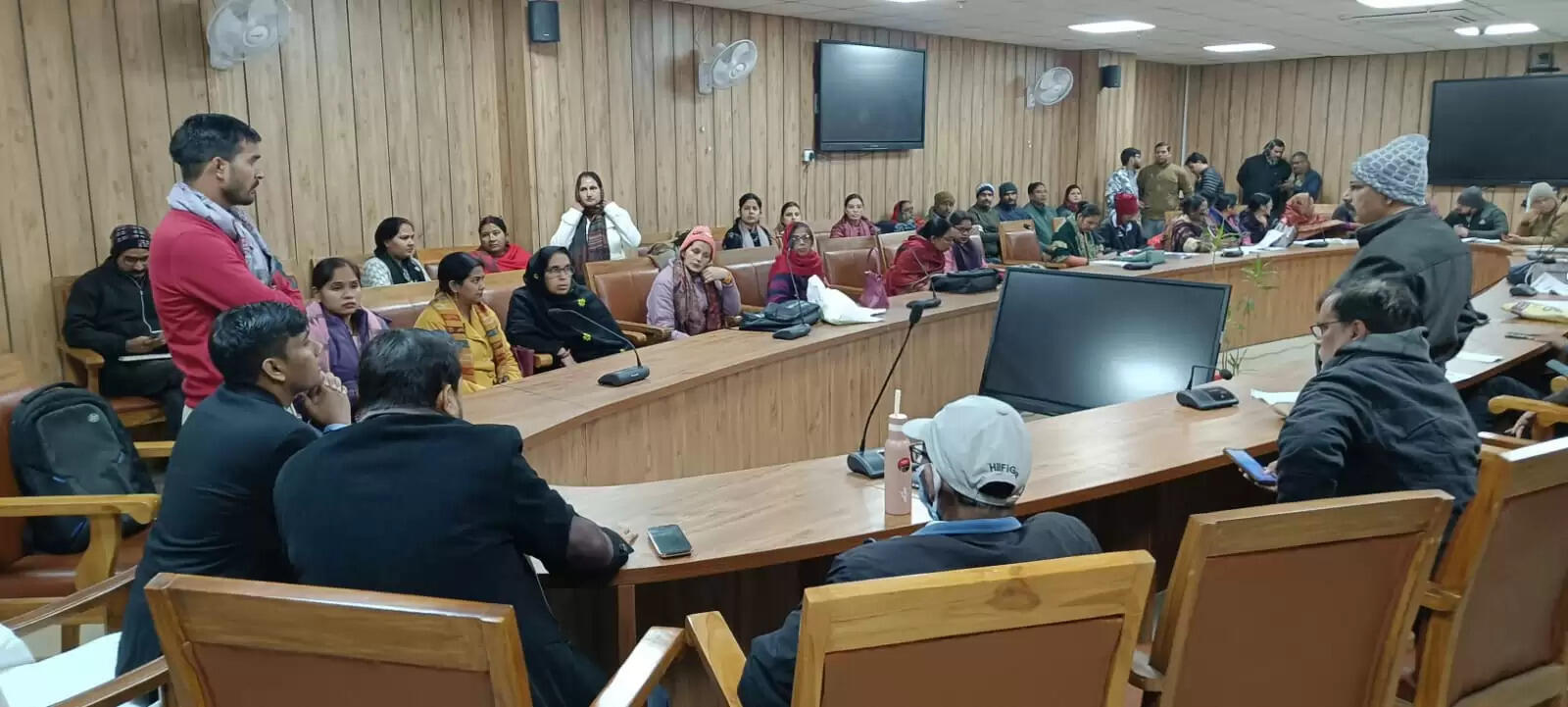 गोरखपुर जोन में 12 घंटे का विशेष सघन अभियान, 217 अभियुक्त गिरफ्तार