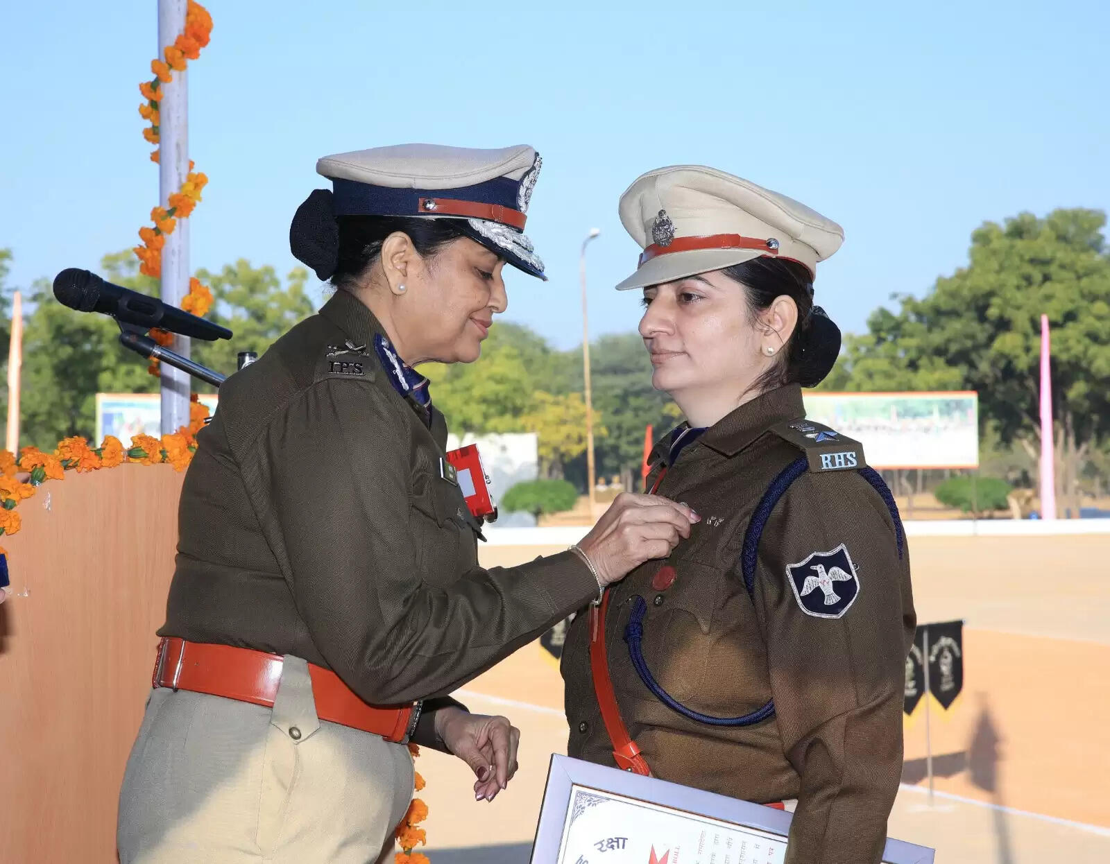 राजस्थान गृह रक्षा स्थापना दिवस समारोह में उत्कृष्ट सेवा के लिए डिस्क प्रदान