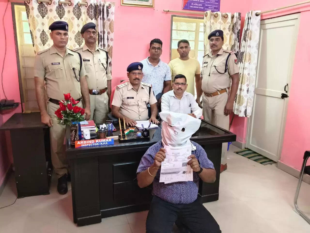 अवैध ई-टिकट कारोबार का खुलासा, एक गिरफ्तार