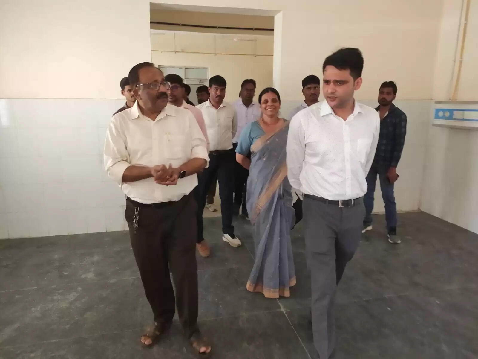 जिला महिला चिकित्सालय की मेडिकल कॉलेज भवन में शिफ्टिंग जल्द, सीडीओ ने किया निरीक्षण