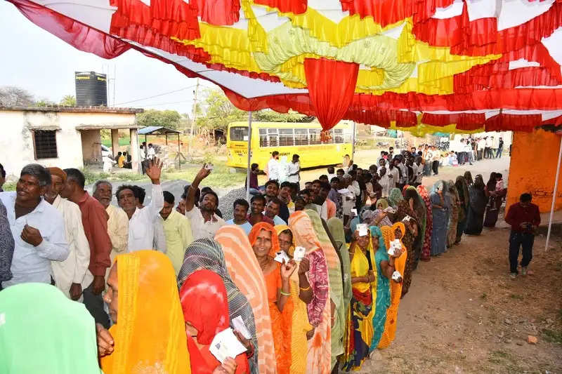 मप्र विस चुनावः इंदौर जिले में अपार उत्साह के साथ शांतिपूर्ण रूप से मतदान सम्पन्न