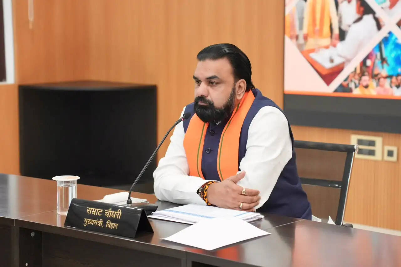 बिहार गति के तहत 100 करोड़ से अधिक की परियोजनाओं की मुख्यमंत्री ने की समीक्षा
