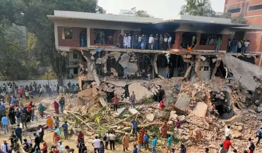 ढाका में बंगबंधु के ध्वस्त किए आवास पर पहुंची सीआईडी ​​क्राइम सीन यूनिट&nbsp;
