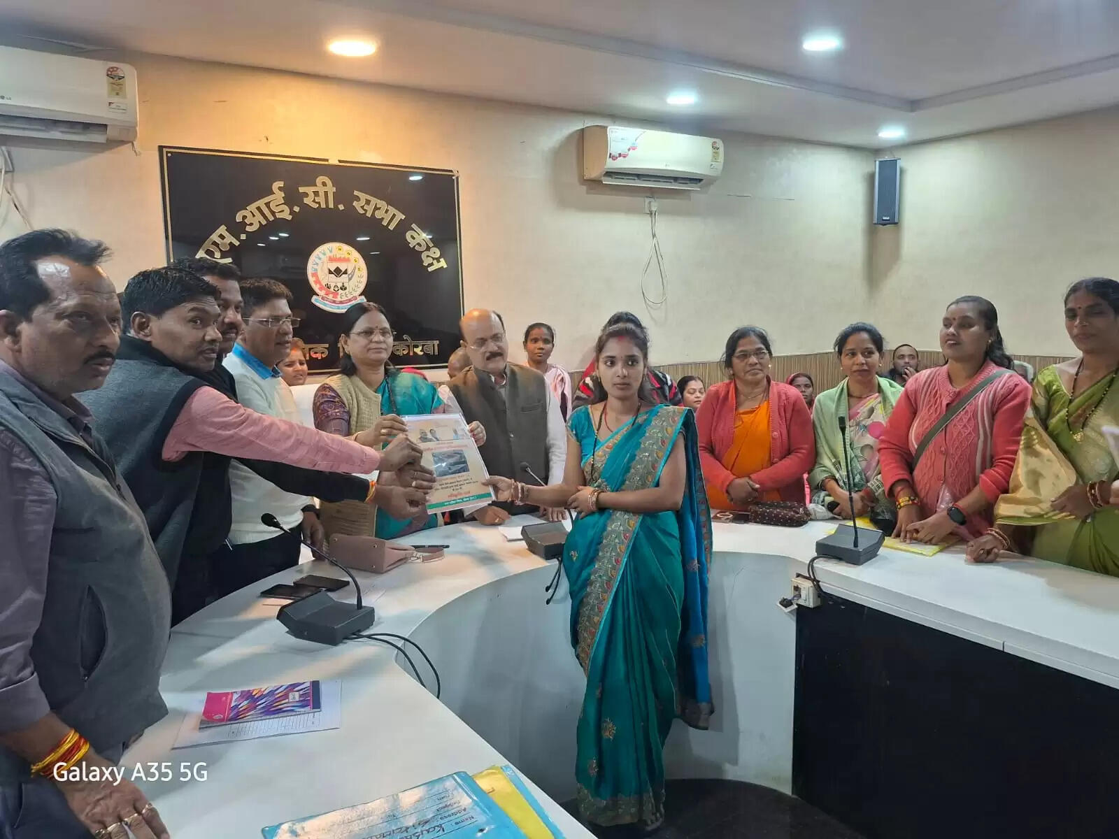 प्रधानमंत्री आवास योजना: महापौर ने 306 हितग्राहियों को प्रदान किया आवासगृह स्वीकृति व भवन अनुज्ञा पत्र