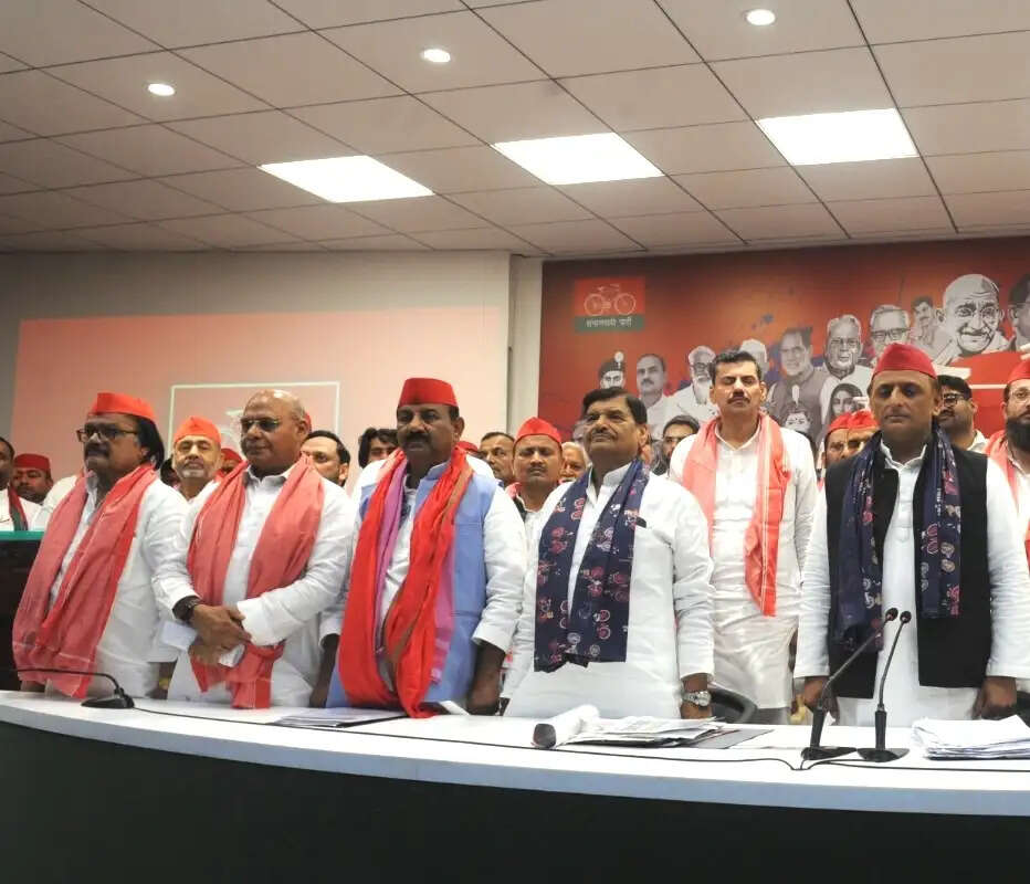 वोटर लिस्ट में गड़बड़ी पर नजर रखें, सोशल मीडिया में अनावश्यक कमेंट से दूरी बनाएं : हाजी फजल महमूद