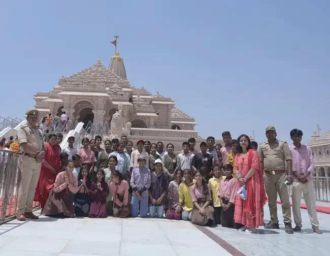 राज्यपाल की पहल पर विद्यार्थियों को अयाेध्या में मिला भारतीय संस्कृति से जुड़ने का अवसर