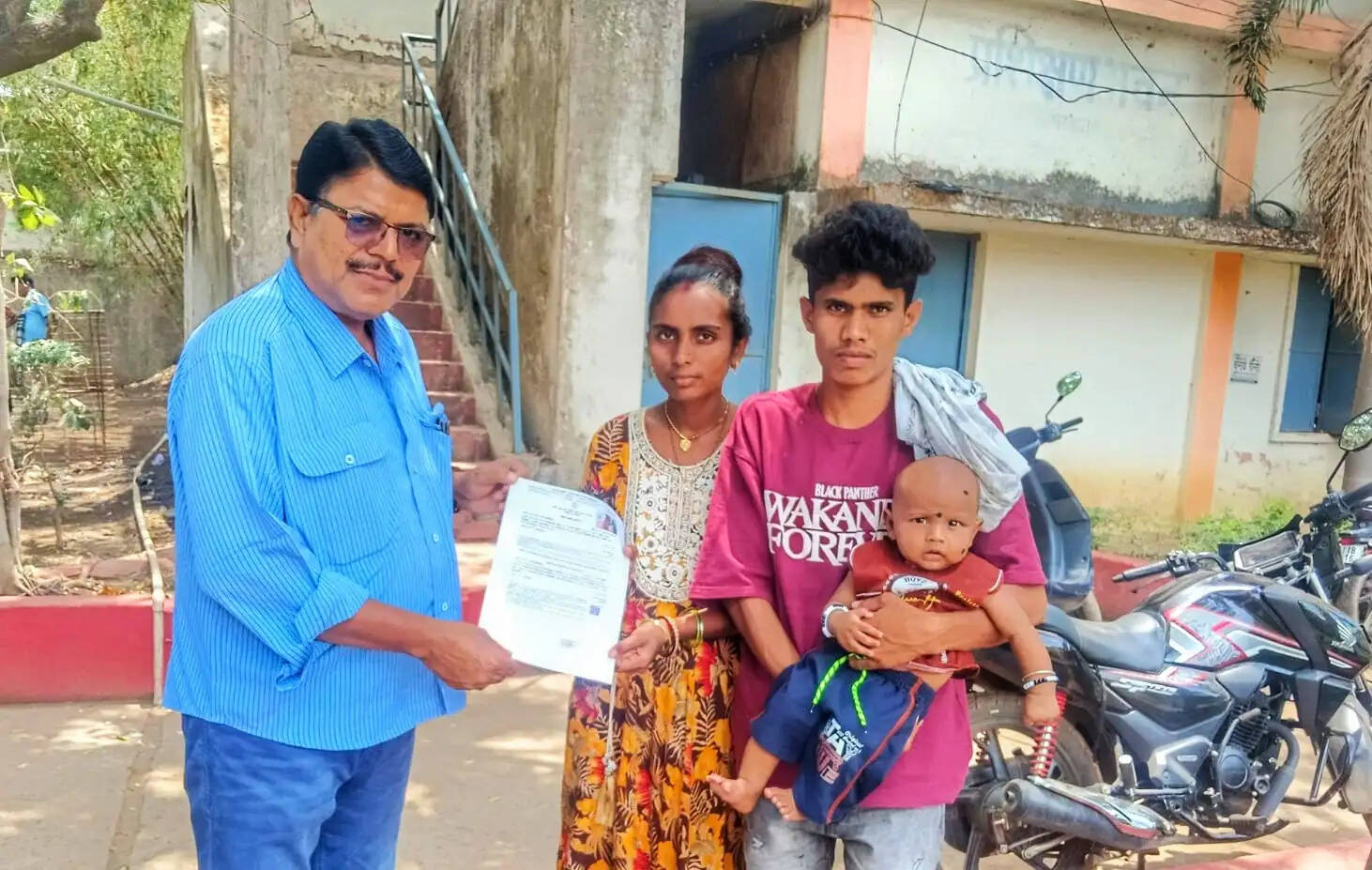 सेवा सेतु पोर्टल से आसान हुआ विवाह पंजीयन, जांजगीर-चांपा के दंपती को घर बैठे मिला डिजिटल विवाह प्रमाण पत्र
