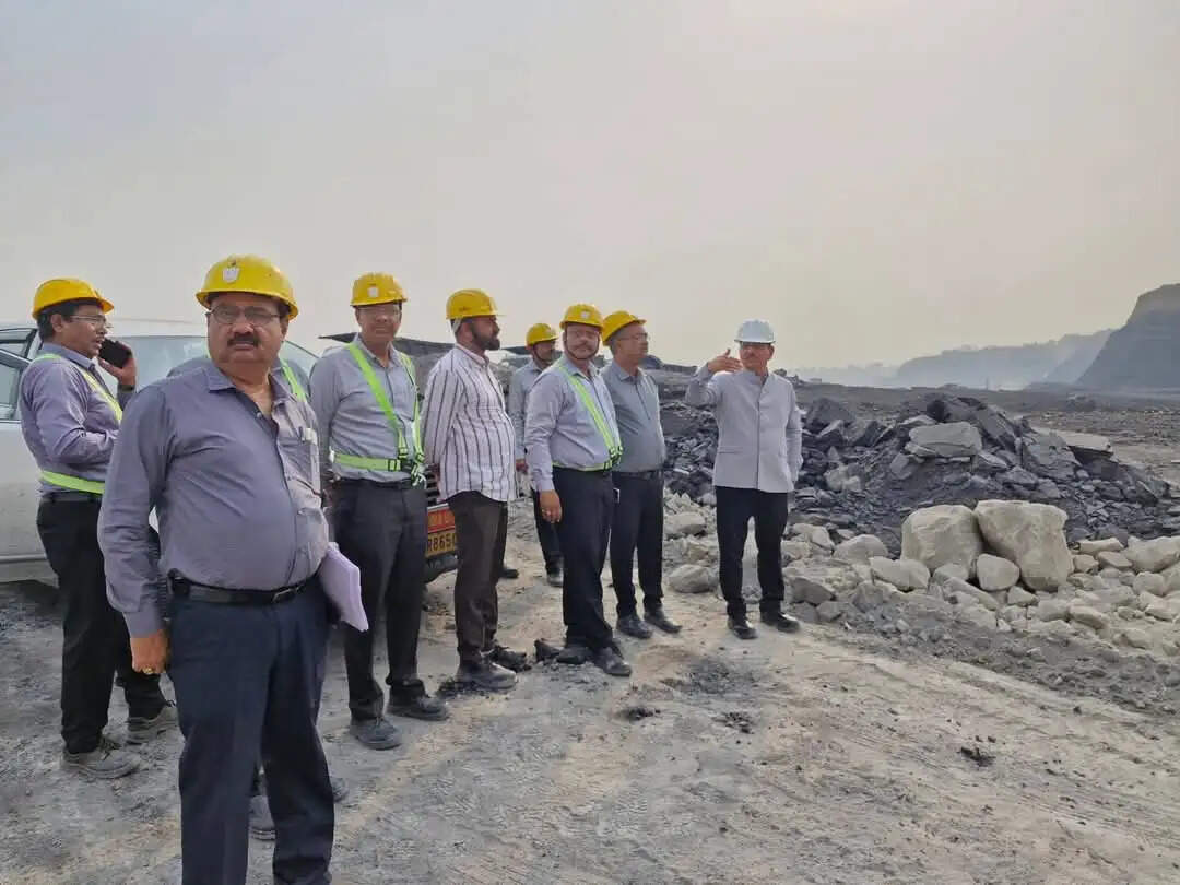 कोरबा : मानसून तैयारियों का जायजा लेने गेवरा पहुंचे एसईसीएल के सीएमडी हरीश दुहन, सुरक्षित उत्पादन पर दिया जोर