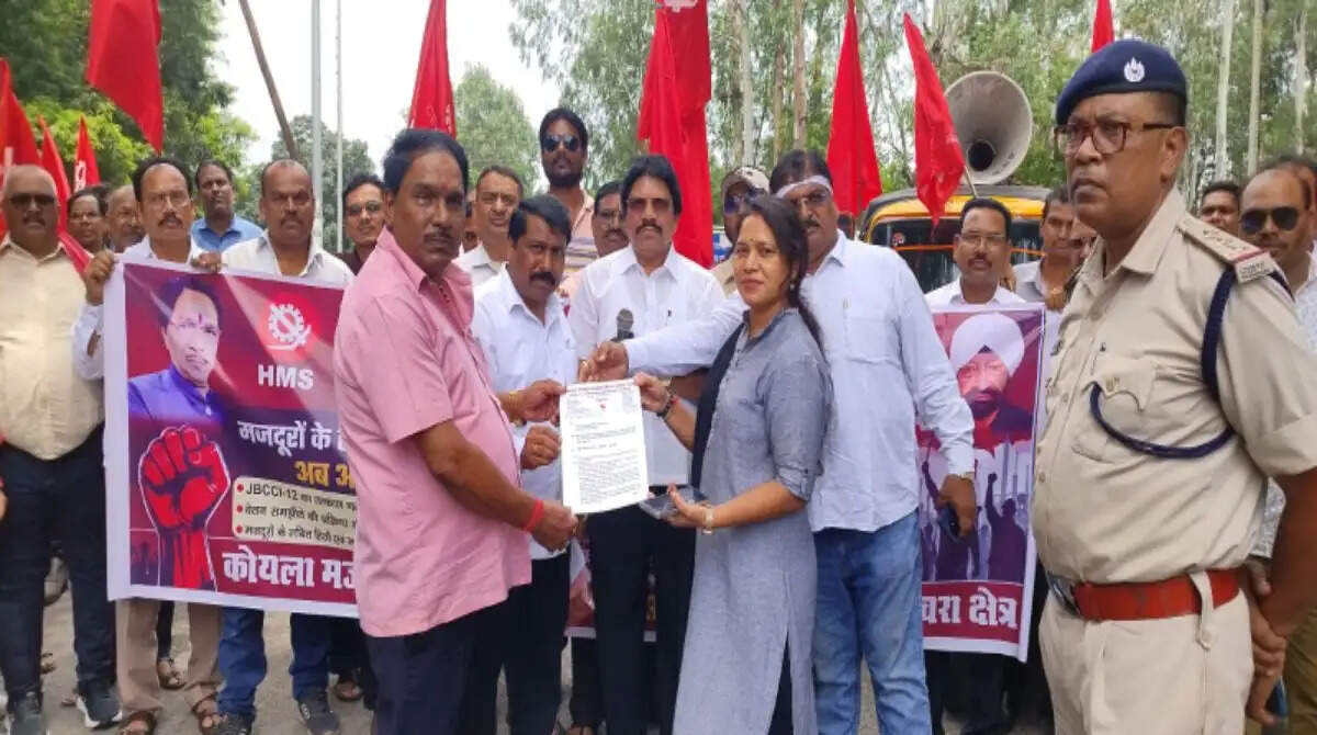 जेबीसीसीआई-12 के तत्काल गठन की मांग, कोयला मजदूर पंचायत ने सौंपा ज्ञापन