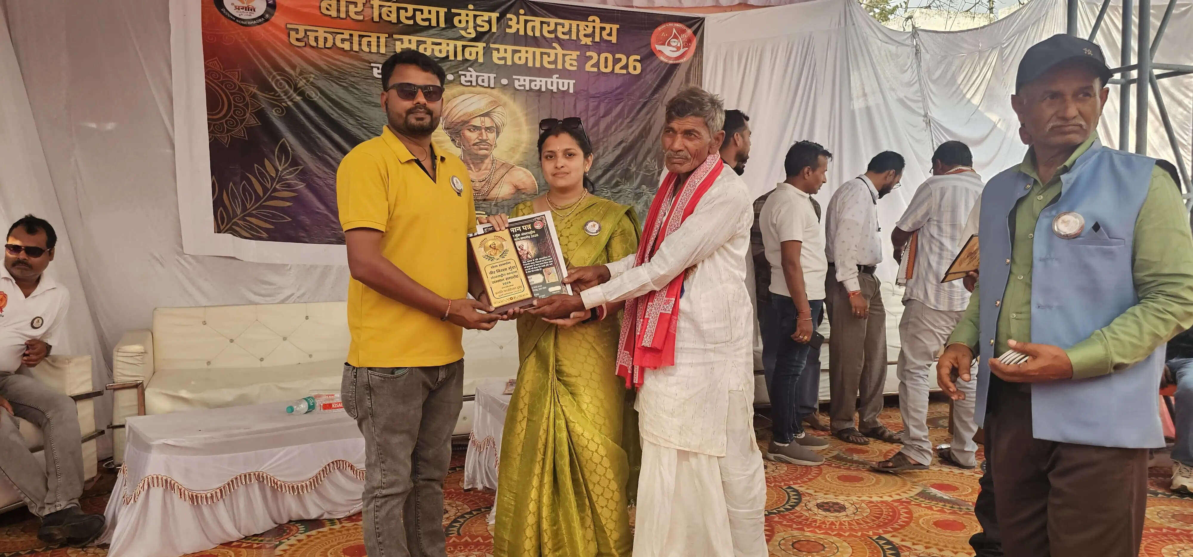 उत्तरप्रदेश में लाइफ सेवियर फाउंडेशन के मनीष साह हुए सम्मानित