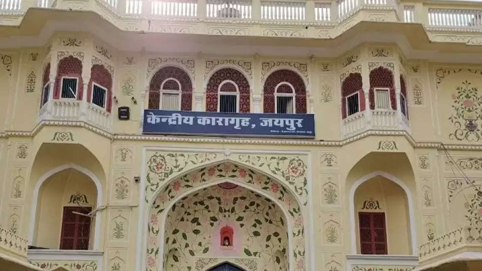 सेंट्रल जेल में चला सर्च ऑपरेशनः चप्पे-चप्पे की तलाशी