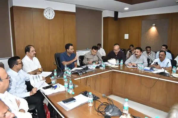 भाेपाल:&nbsp;15 दिन में काम में सुधार नहीं तो संविदाकार होंगे ब्लैकलिस्ट, परफॉर्मेंस गारंटी भी होगी जब्त: आयुक्त भोंडवे
