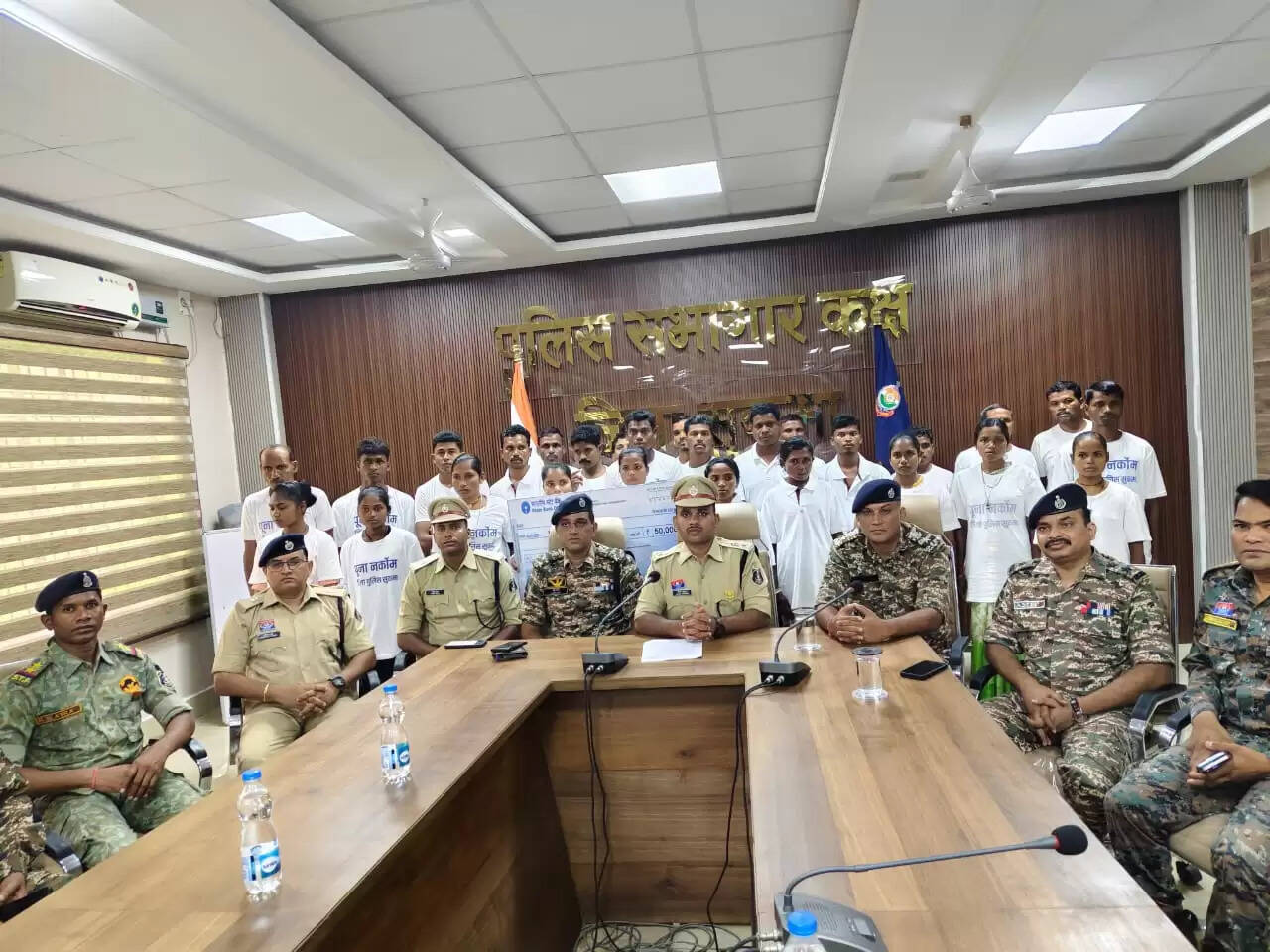 छत्तीसगढ़ के सुकमा में 50 लाख के 27 इनामी नक्सलियों का आत्मसमर्पण