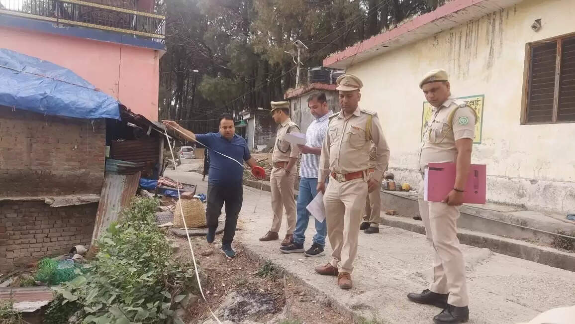 पालमपुर में तीन संपत्तियों को करवाया खाली, वन भूमि में 338 वर्ग मीटर कब्जा हटाया