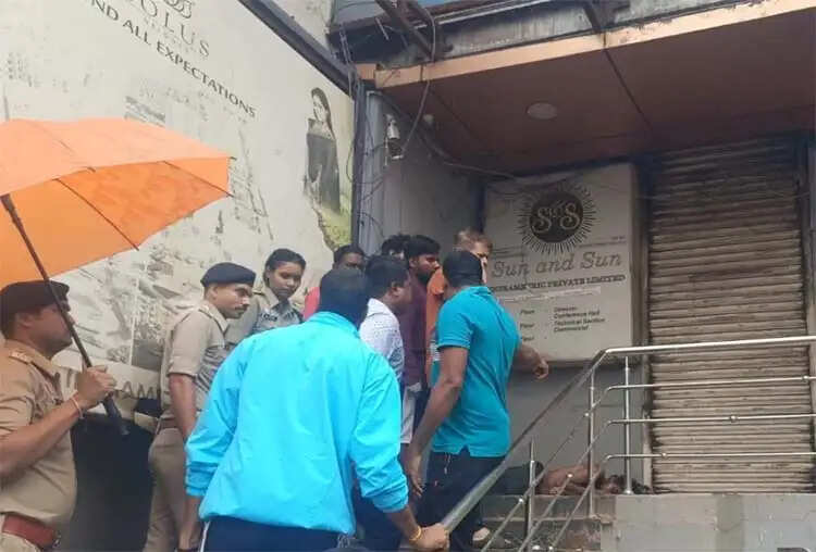 युवक की खून से लथपथ लाश मिली, पुलिस जांच में जुटी