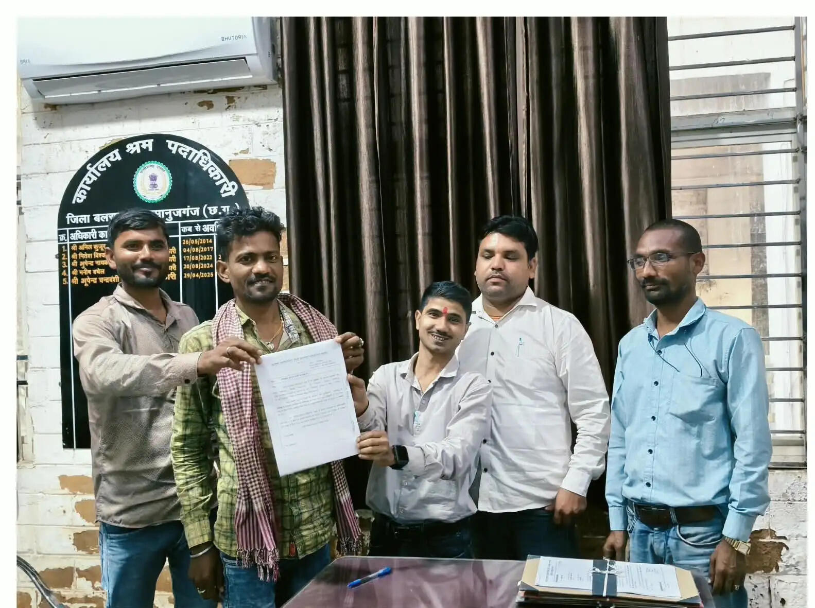 श्रम विभाग की पहल पर श्रमिक को मिला 22,500 रुपये का बकाया पारिश्रमिक