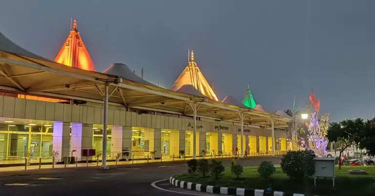 घने कोहरे के कारण जम्मू हवाईअड्डा बाधित, जम्मू-श्रीनगर उड़ानों में सात विलंब