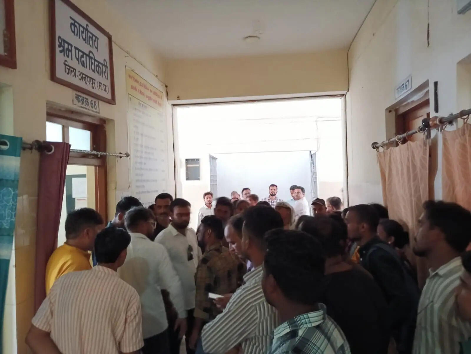 अनूपपुर: आउटसोर्स कर्मचारियों की समस्याओं को लेकर श्रम विभाग से कार्रवाई की मांग