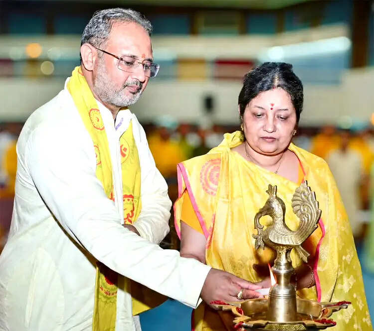 शिक्षा का उद्देश्य केवल डिग्री नहीं, श्रेष्ठ व्यक्तित्व का निर्माण है: डॉ पण्ड्या