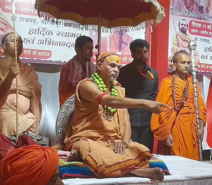 गौ रक्षा और सनातन संदेश लेकर मीरजापुर पहुंचे स्वामी अविमुक्तेश्वरानंद