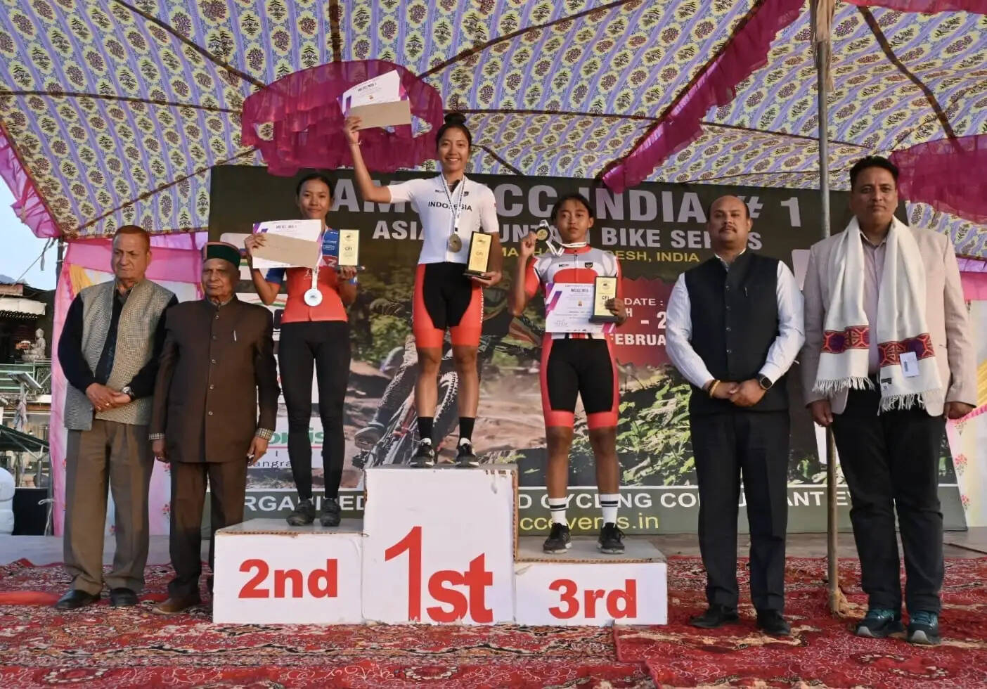 बीड़ बिलिंग में एशिया माउंटेन साइकिलिंग सीरीज का समापन, खेल मंत्री ने नवाजे विजेता