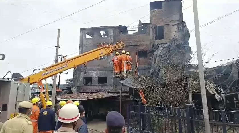 परफ्यूम फैक्टरी अग्निकांड की जांच के लिए एसआईटी गठित, पांच शव बरामद, नौ लापता