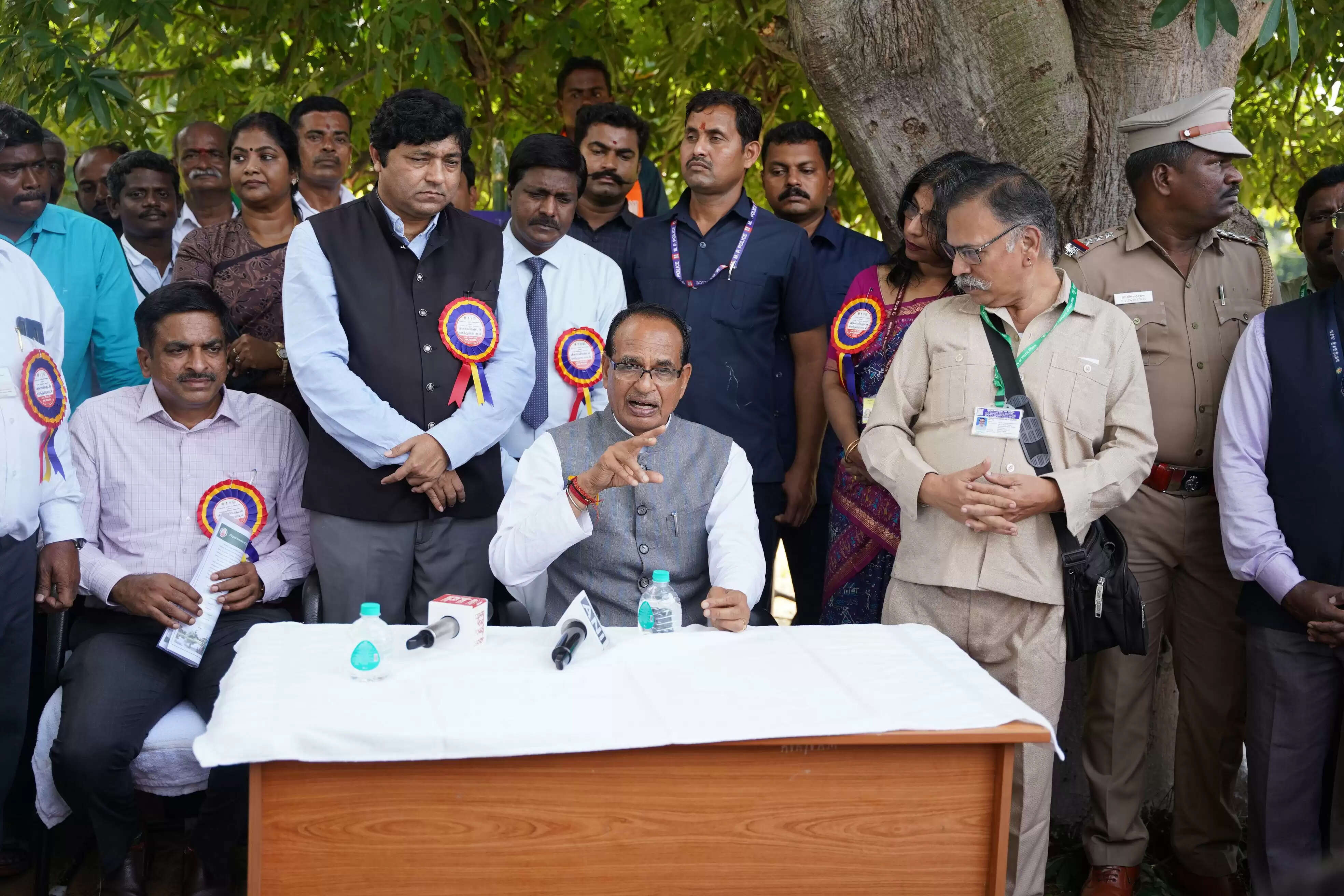 नारियल फसलों में कीट व रोग की समस्याओं के समाधान के लिए उठाए जाएंगे ठोस कदम - शिवराज सिंह