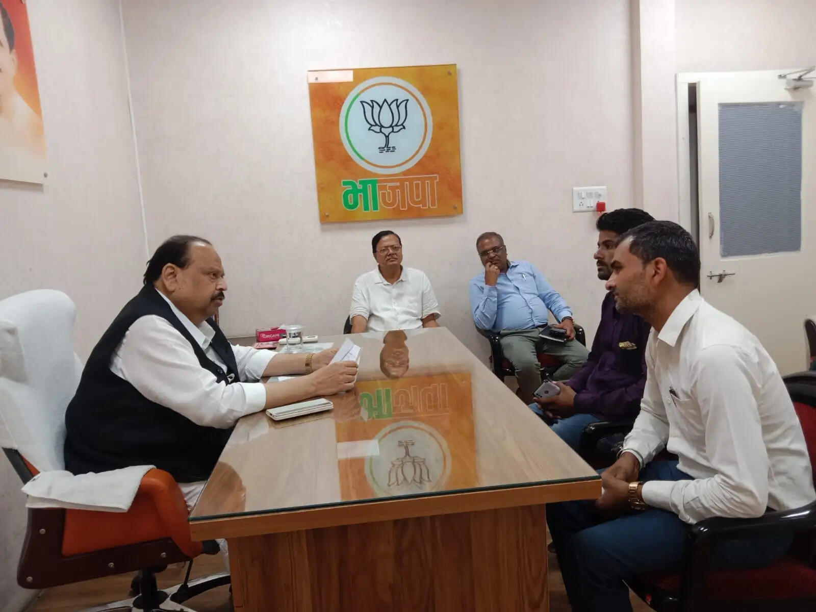 भाजपा प्रदेश कार्यालय में मंत्री चैतन्य काश्यप ने सुनी कार्यकर्ताओं&nbsp;की समस्याएं