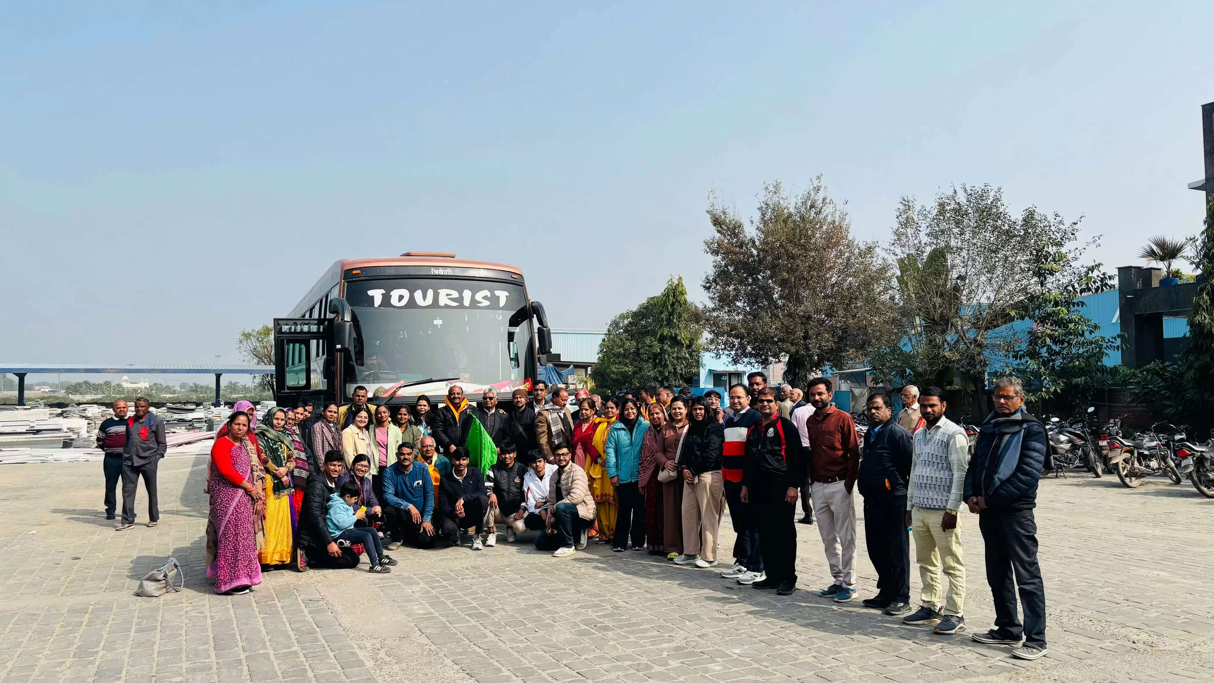 निशुल्क स्वास्थ्य सेवा का संकल्प लिए चिकित्सा टीम 46वें वर्ष में बाराबंकी के लिए रवाना