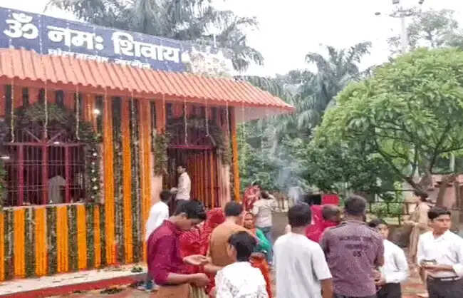 नारनौल में गूंजे हर-हर महादेव के जयकारे, कांवड़ियों ने किया शिवालयों में जलाभिषेक