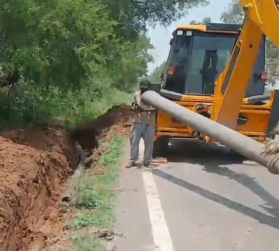 हिसार : भाखड़ा से चानौत गांव तक पेयजल पहुंचाने को पाइपलाइन बिछाने का कार्य शुरू