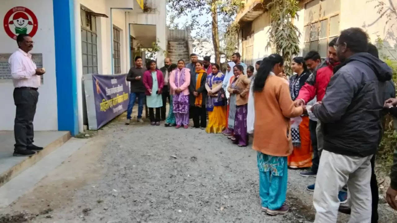 अंबिकापुर: केंद्र बंद, भोजन गायब और हितग्राही नदारद