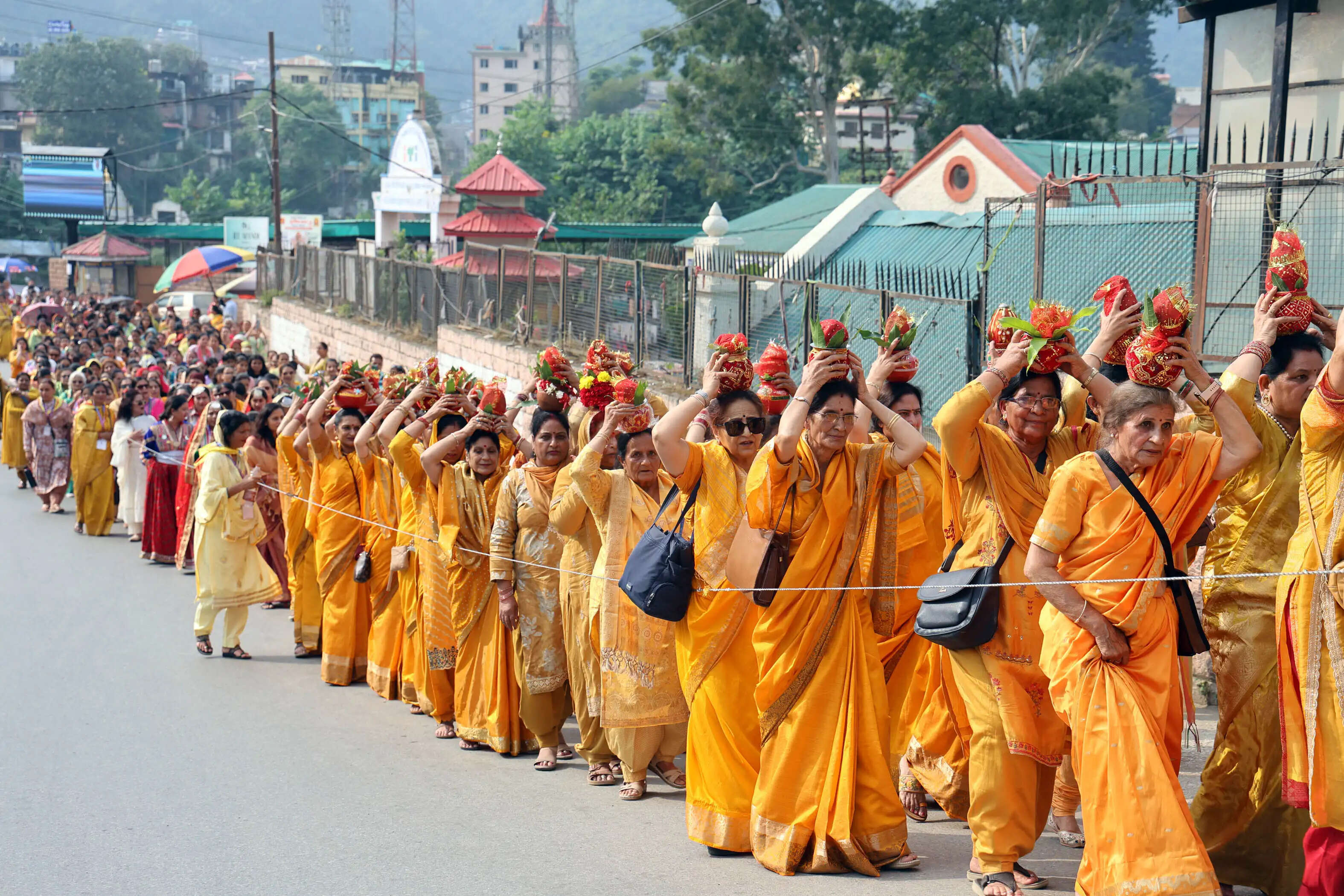 भव्य शोभायात्रा के साथ शुरू हुआ मंडी में दो दिवसीय देव समागम