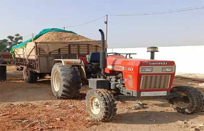 नारनौल में अवैध खनन करते चार वाहनों से 12 लाख वसूले