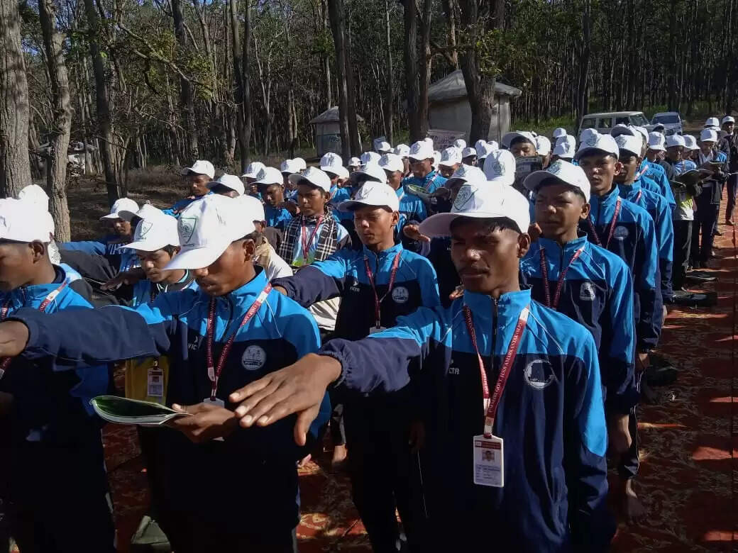 अनूपपुर: वन भ्रमण कर बच्चों ने जाना वनों का महत्व,प्रकृति,वन,वन्य प्राणियों को बचाने का लिया संकल्प