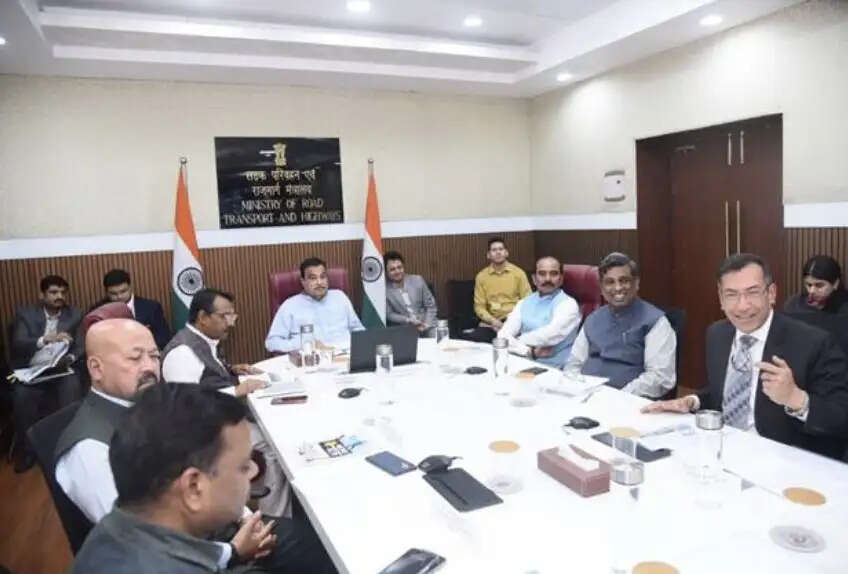 सड़क दुर्घटना पीड़ितों को 1.5 लाख रुपये तक कैशलेस इलाज देगी ‘पीएम राहत’ योजना: गडकरी