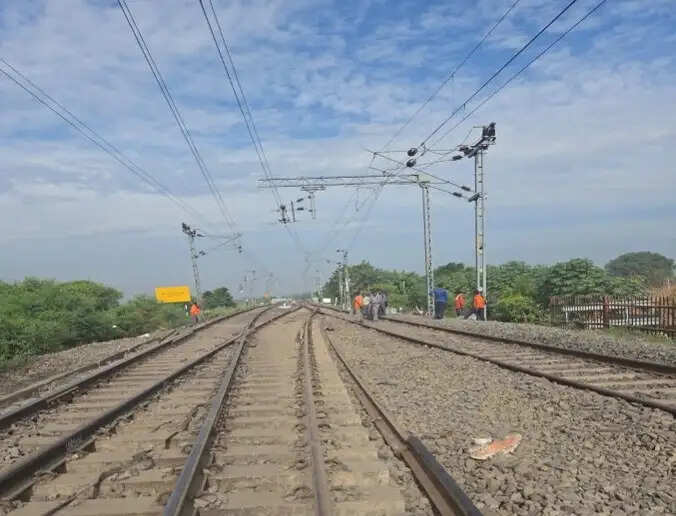 लैलख ममलखा स्टेशन पर ट्रैक लेआउट का सफल सुधार: ट्रेनों का परिचालन होगा अधिक सुरक्षित और सुचारु