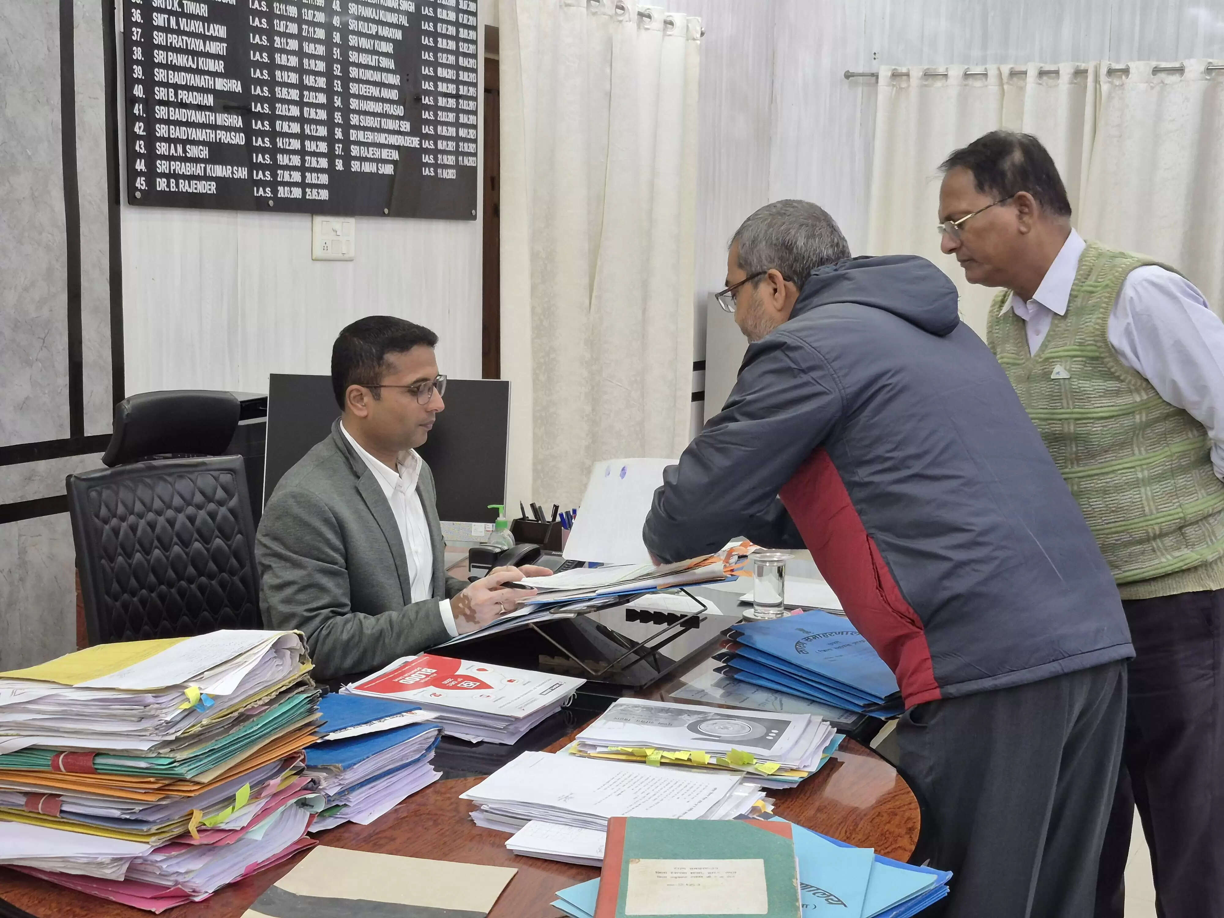 जिलाधिकारी ने की अनुकम्पा समिति की बैठक