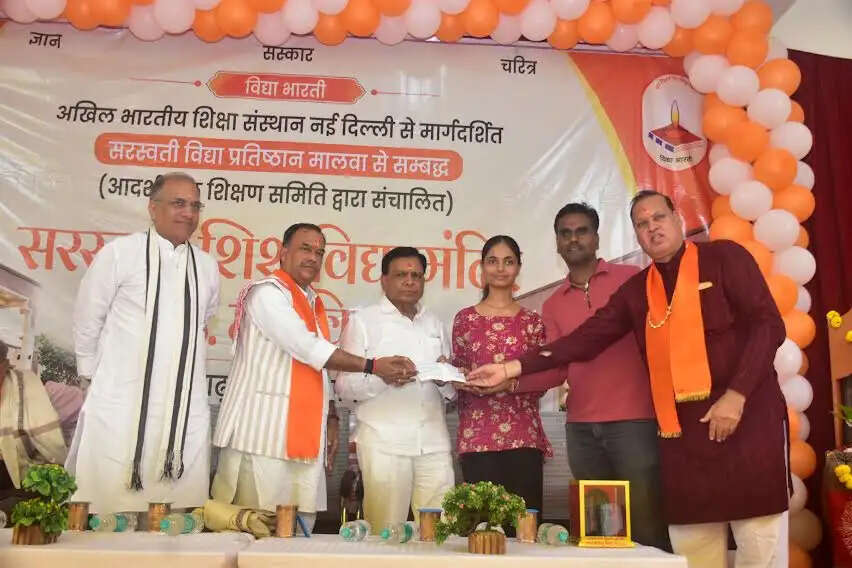 मंदसौरः उप मुख्यमंत्री देवड़ा ने मल्हारगढ़ में सरस्वती शिशु मंदिर विद्यालय भवन का लोकार्पण किया