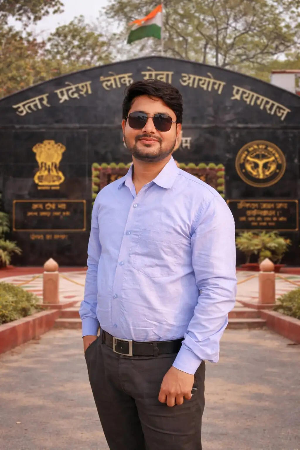 लेखपाल से आरओ बने धीरेन्द्र, 22वीं रैंक से बढ़ाया मान