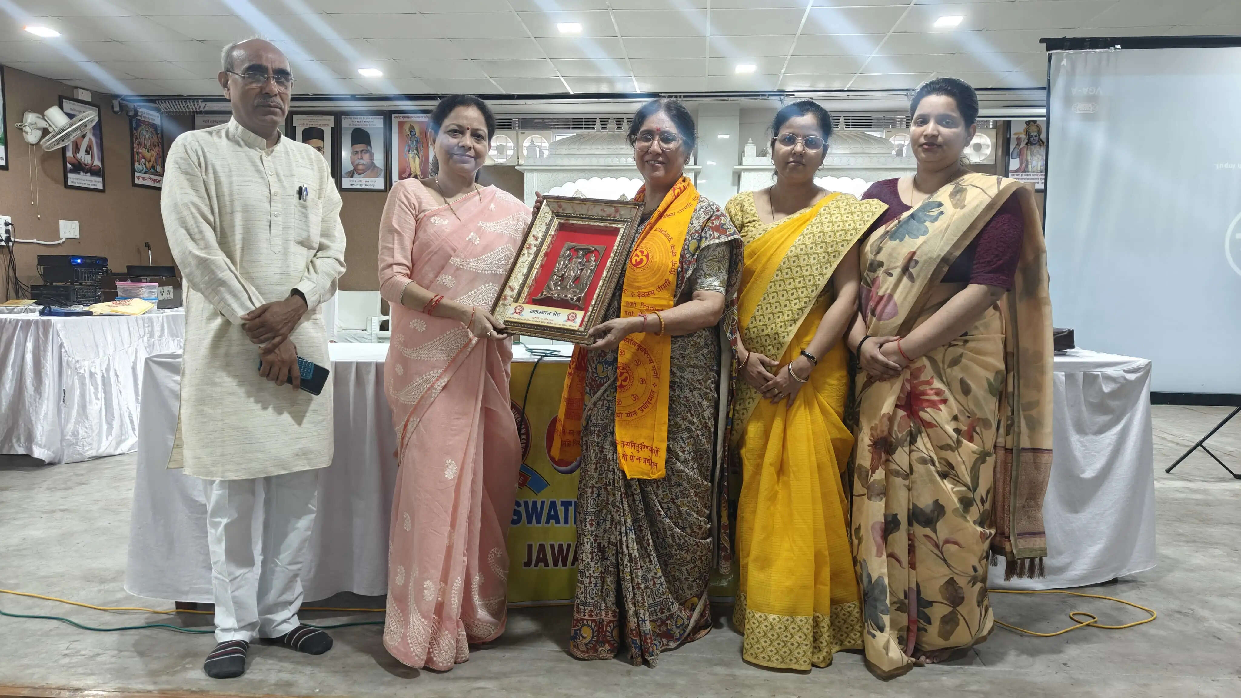 समग्र स्वास्थ्य ही असली स्वस्थता, विद्यार्थियों को मिला मार्गदर्शन : डॉ. संगीता सारस्वत