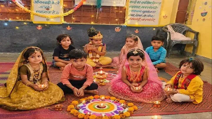 ग्वालियरः आंगनबाड़ी केन्द्रों पर श्रद्धा भाव और हर्षोल्लास के साथ मनाया गया श्रीकृष्ण जन्मोत्सव