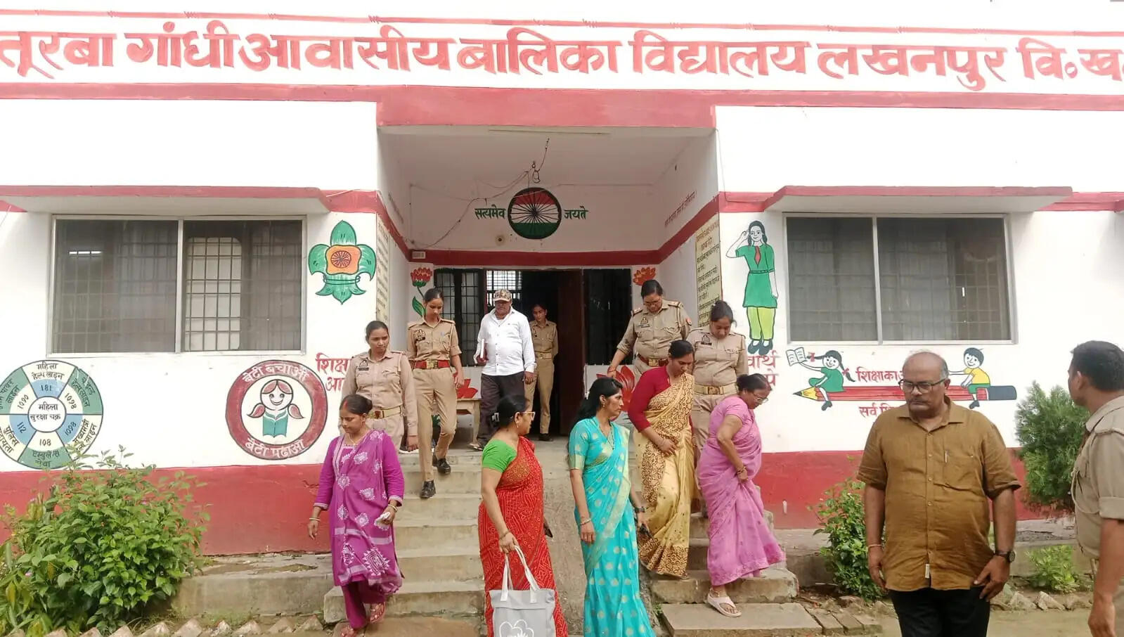 राज्य महिला आयोग के निरीक्षण में कस्तूरबा विद्यालय की खुली पोल, छात्राओं से लेकर वार्डन तक गायब