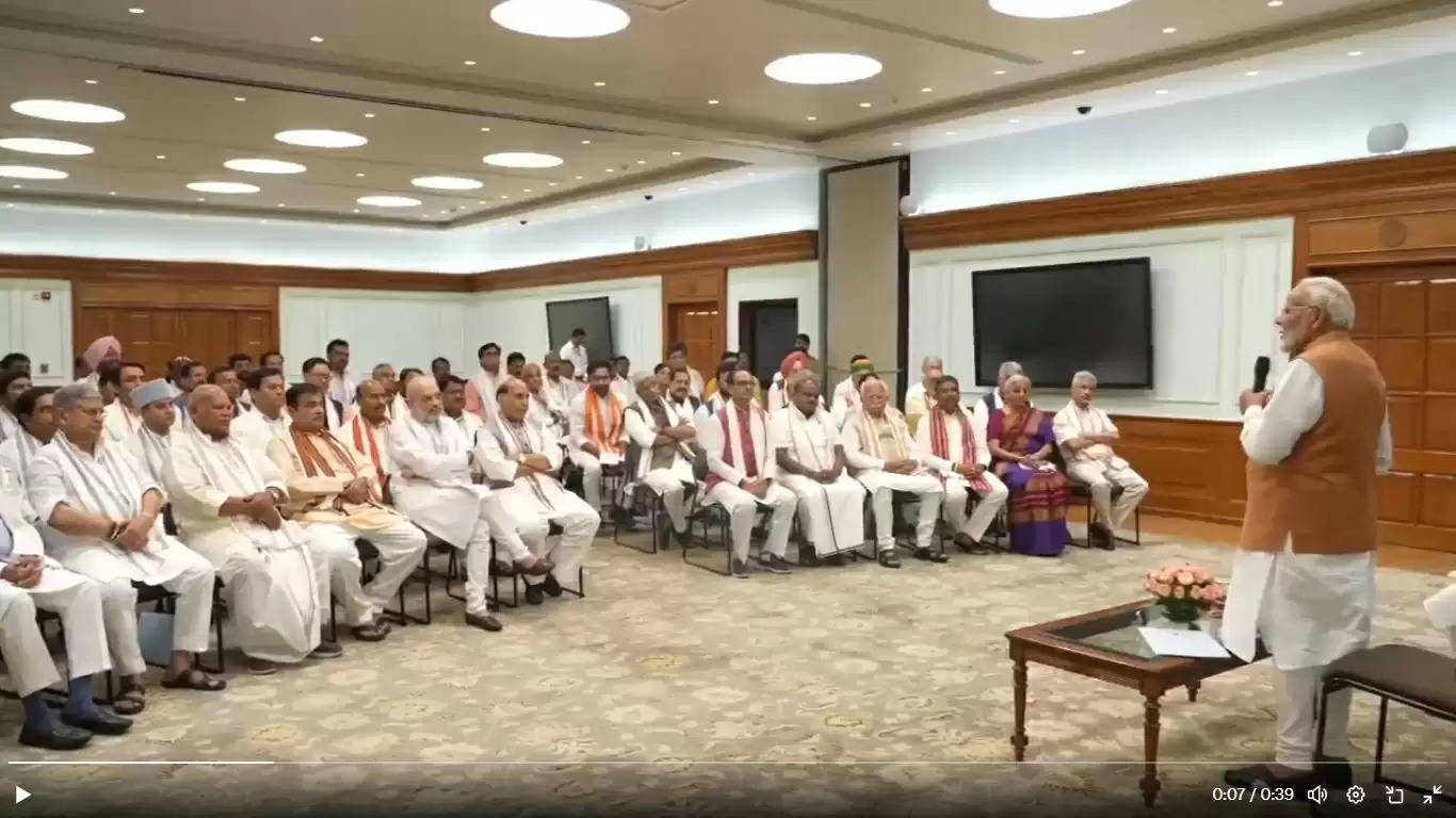 प्रधानमंत्री मोदी ने संभावित मंत्रियों के साथ की बैठक