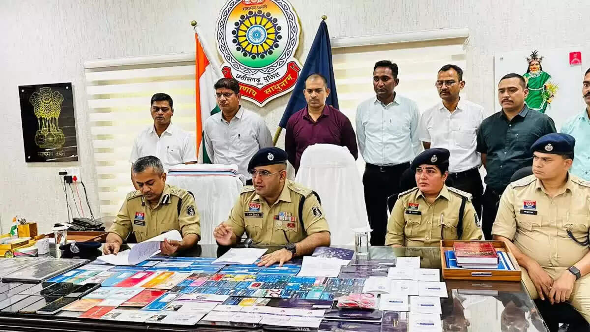 छत्तीसगढ़ की खैरागढ़ पुलिस ने साइबर ठगी के आठ आरोपितों को मुंबई के डोंबिवली से किया गिरफ्तार