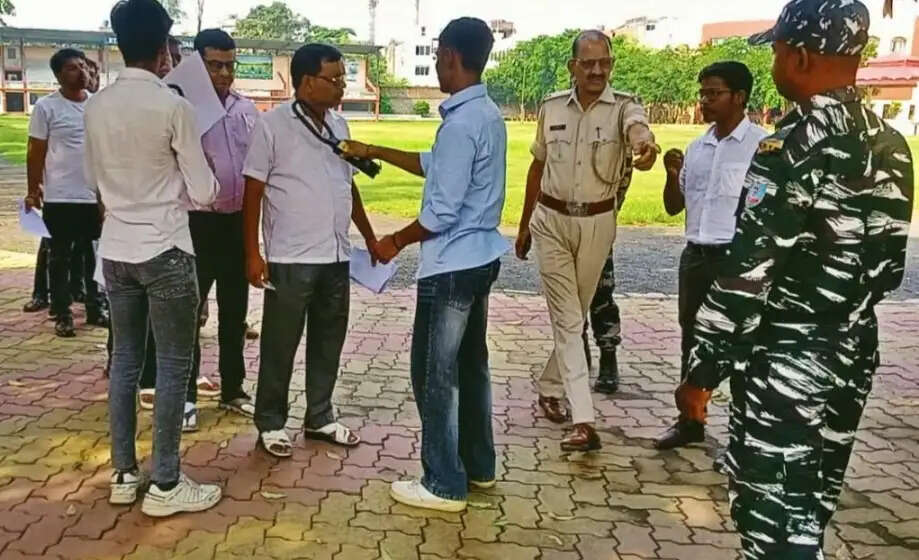 रांची के पांच केंद्रों पर शांतिपूर्ण माहौल में संपन्न हुई झारखंड पात्रता परीक्षा, करीब तीन हजार अभ्यर्थी हुए शामिल