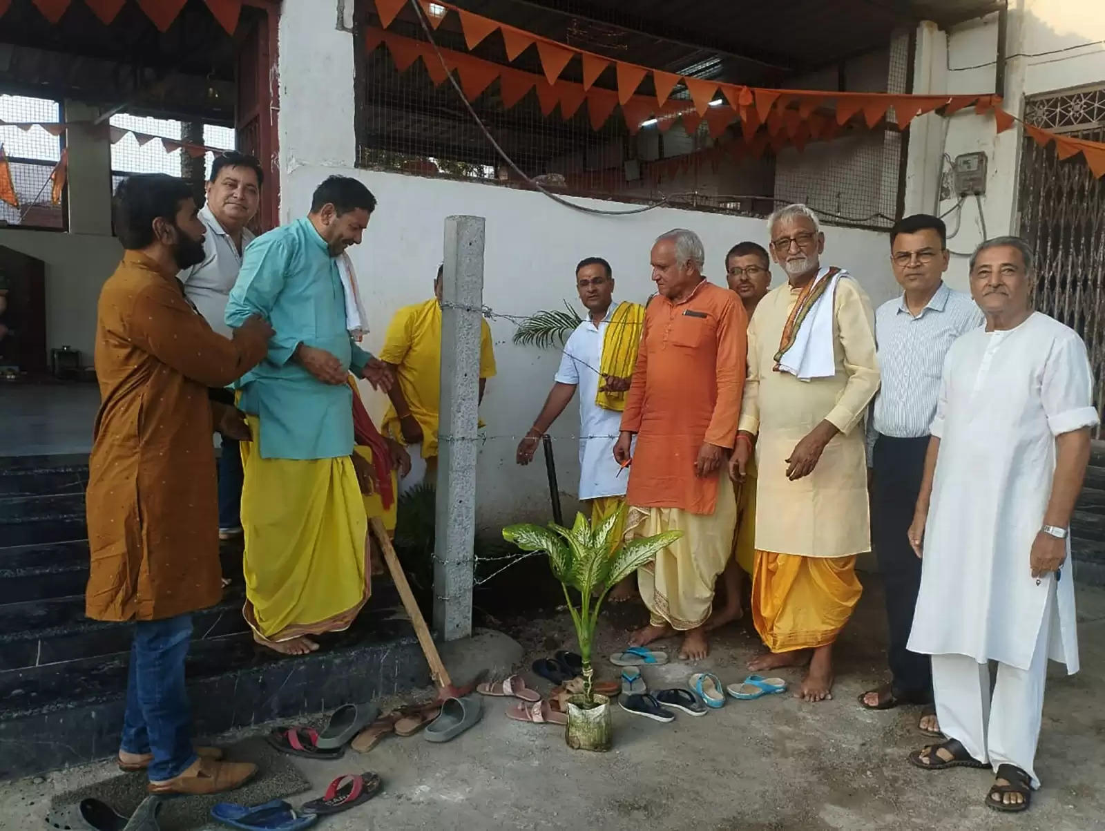 बुद्ध पूर्णिमा पर श्री पीताम्बरा आश्रम में किया गया वृक्षारोपण