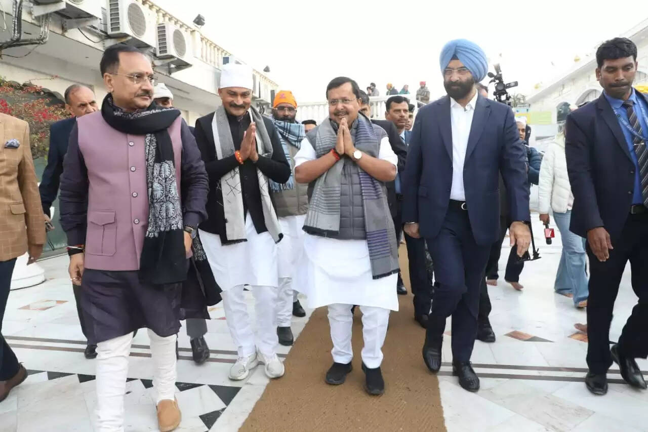 भाजपा के राष्ट्रीय कार्यकारी अध्यक्ष नितिन नबीन ने बंगला साहब गुरुद्वारा में मथा टेका