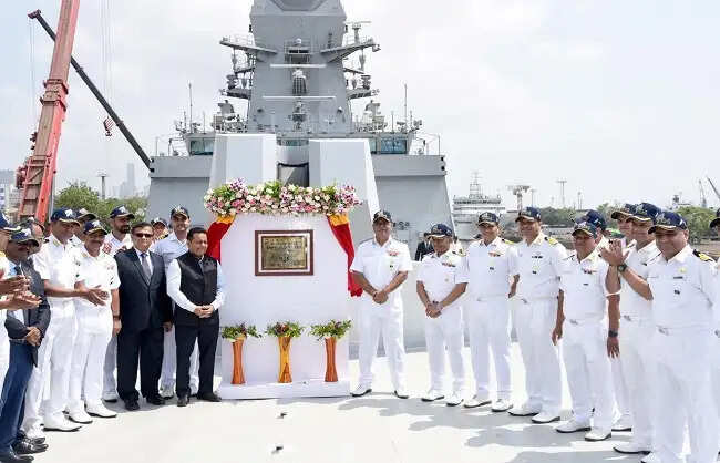 नौसेना को मिला 'महेंद्रगिरी'&nbsp;युद्धपोत,&nbsp;ब्रह्मोस मिसाइल की&nbsp;तैनाती से बढ़ेगी समुद्री क्षमता